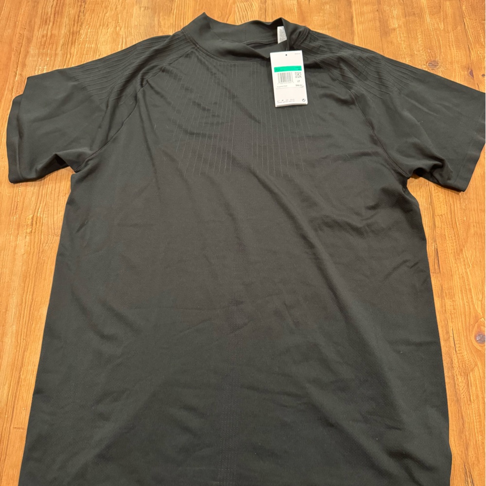 Nike workout shirt nwt